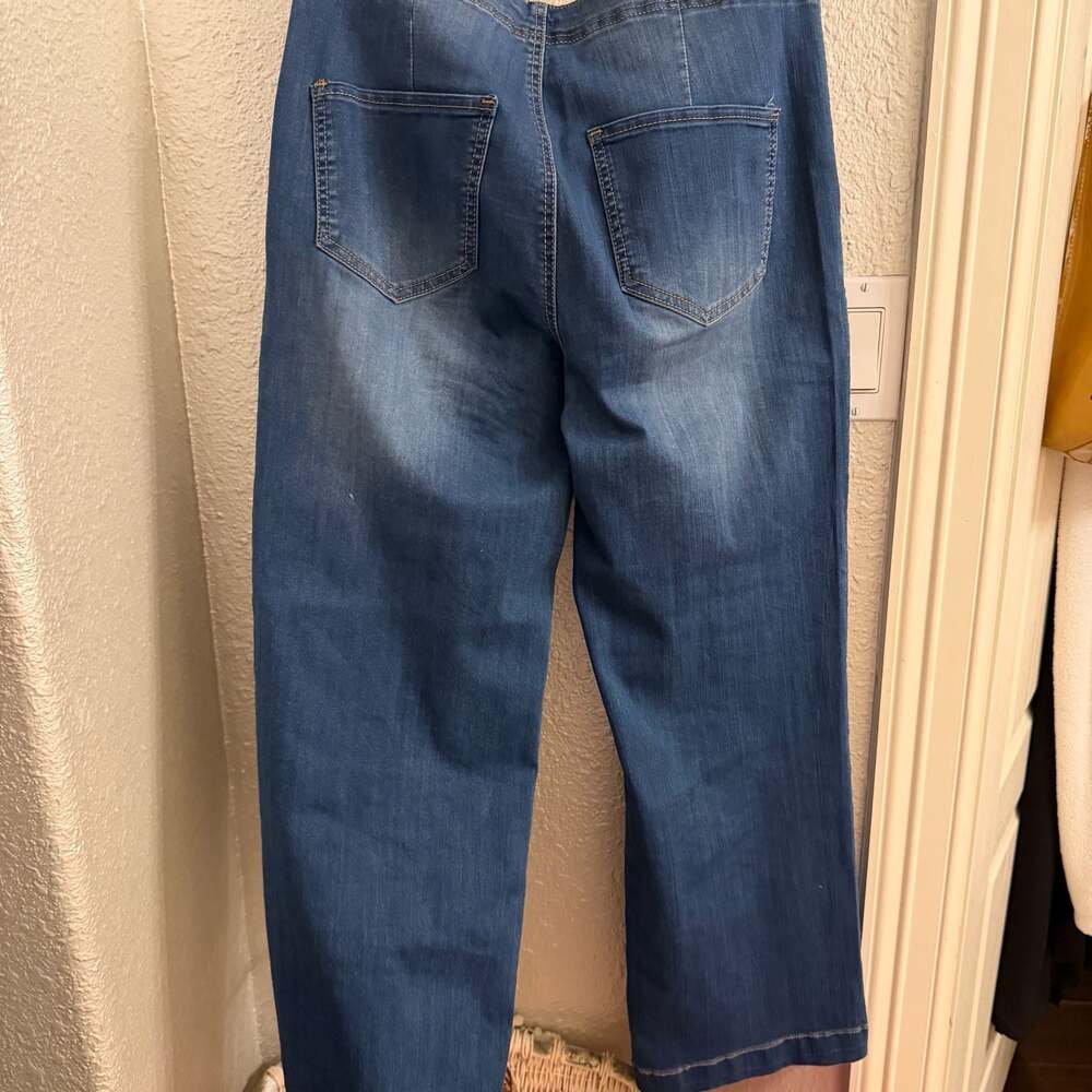 9th & Main Petite High-Rise Wide Leg Crop Jeans with Button Fly - Picture 3 of 3